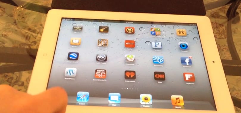 iPad 2 hackelés az Apple Smart Cover fedelével: bárki bejuthat a PIN kód ismerete nélkül [videó]