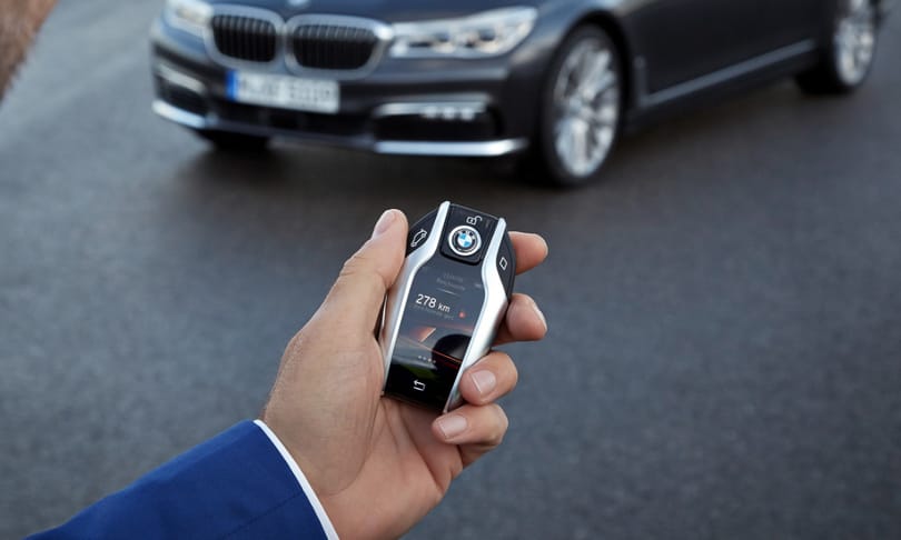Közel a vég: a BMW teljesen száműzné a jó öreg kocsikulcsokat