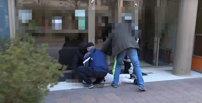 Videó: Emberrablásért és túszejtésért körözött lengyel férfira csaptak le a TEK-esek Józsefvárosban