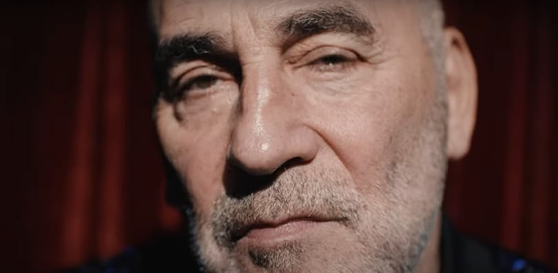 Kulka Jánosnak az Erik Sumo frontembere írt dalt, Lang Györgyi és Falusi Mariann is énekel benne