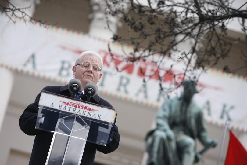 Nyárra elkészülnek az első metrók felújításával