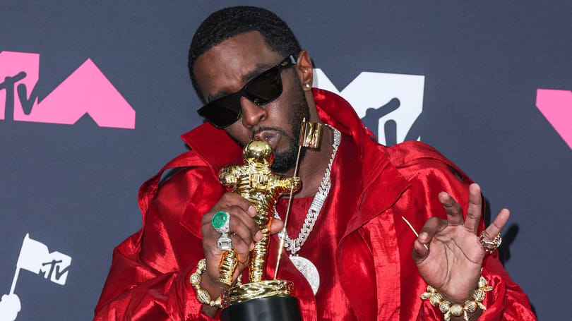 A sötét lelkű hiphopmogul partijain fehér volt a kötelező viselet