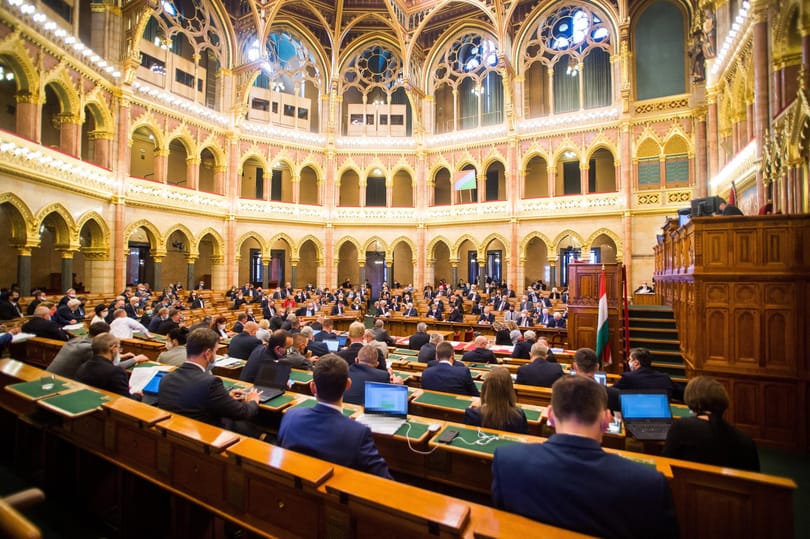 „Demeter Szilárd nem az új zsidó, hanem a régi náci” – a PIM-főigazgató miatt sorozták a Fideszt a parlamentben