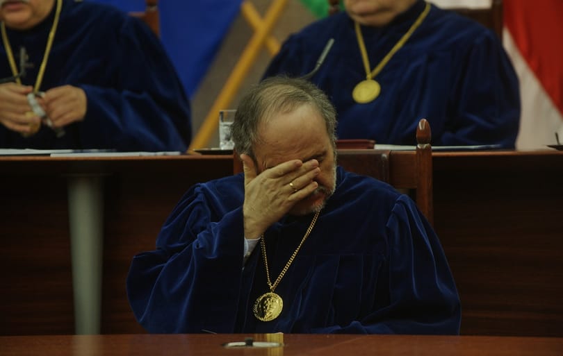 Martonyi meghívott külföldi szaktekintélyei: vannak gondok az alkotmánnyal!