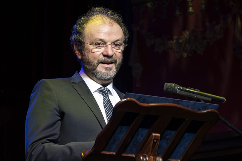 Megáldotta a pápa az Operettszínház zaklatás eltussolásával vádolt igazgatóját