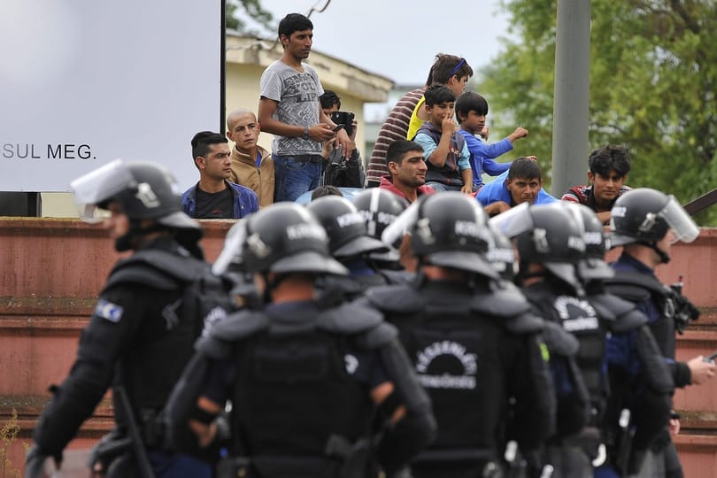 Kamu hír jött arról, hogy fellázadtak egy menekülttáborban