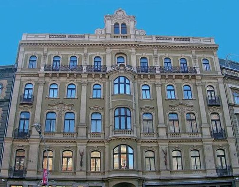 Rendőrök jelentek meg a VII. kerületi polgármesteri hivatalban, számítógépeket foglaltak le