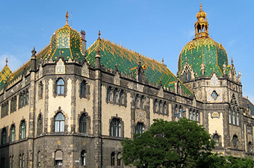 Eltávolítják az Iparművészeti Múzeum tornyát