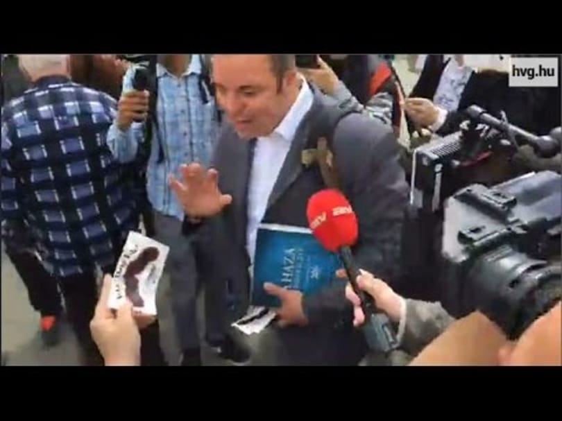 Fideszesek dobták fel az Együtt tüntetését, így indult be a sípkoncert – videó