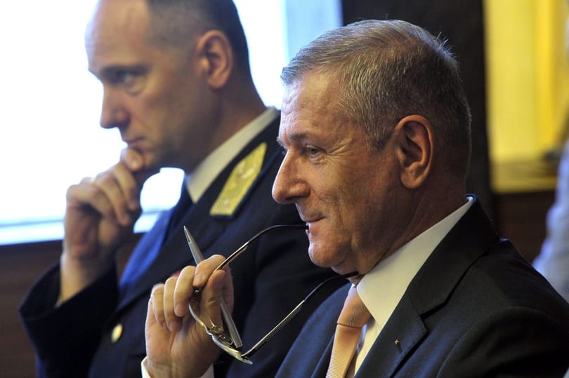 A honvédelmi miniszter szerint együttműködés kell a NATO-n belül