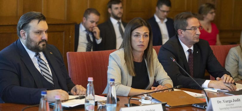 Gulyás: „Varga Judit Völner államtitkár urat csak kapta