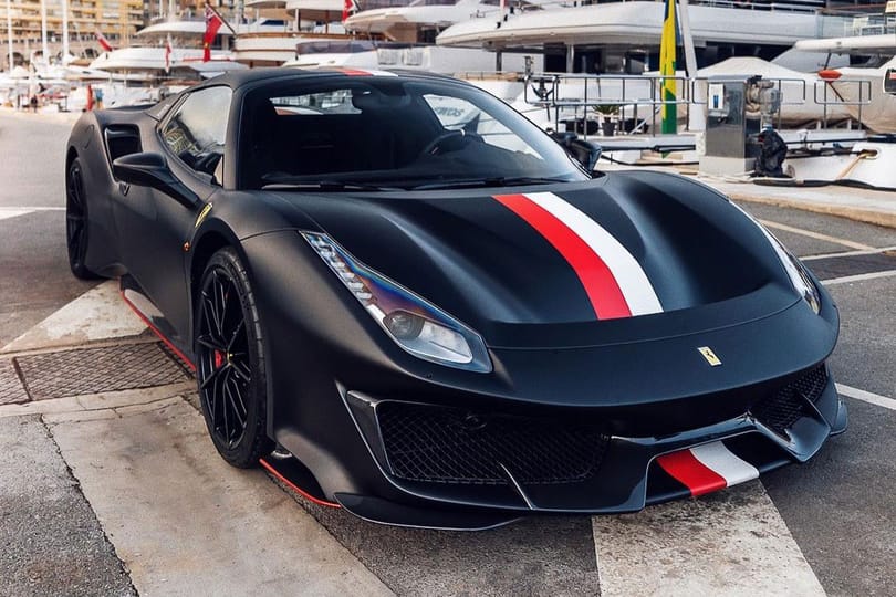 Csodás új Ferrarija van Charles Leclerc-nek