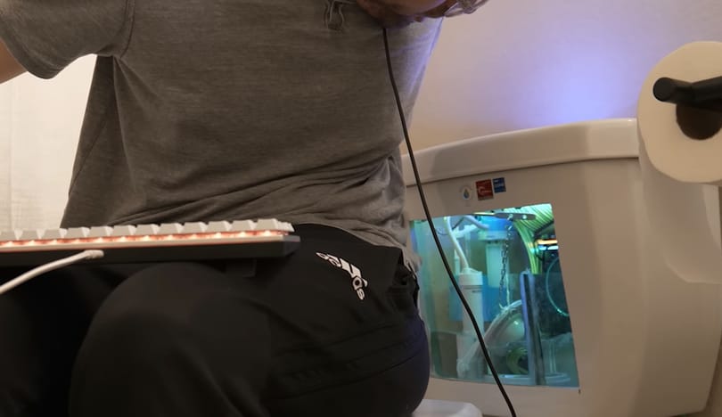 A saját WC-jéből csinált játékra alkalmas PC-t egy youtuber – igen, így is le lehet húzni