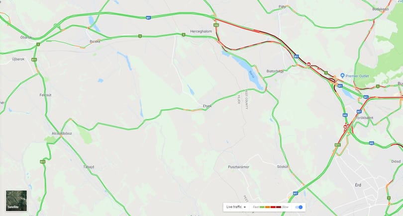 Baleset történt az M1-esen, lezárták a Budapestről kifelé vezető oldalt