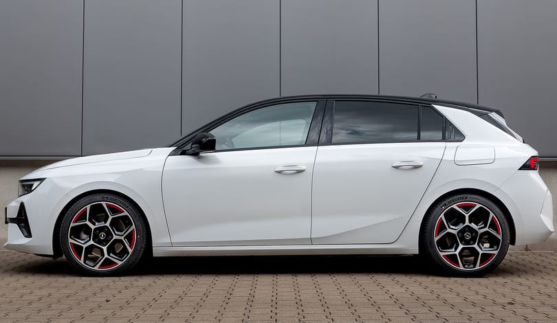 Leheletfinom tuningot kapott az új Opel Astra