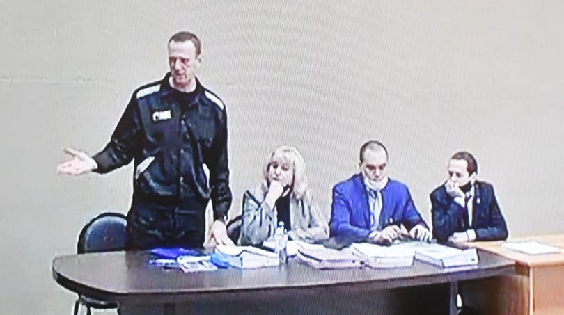 További 13 év börtönt kaphat Navalnij