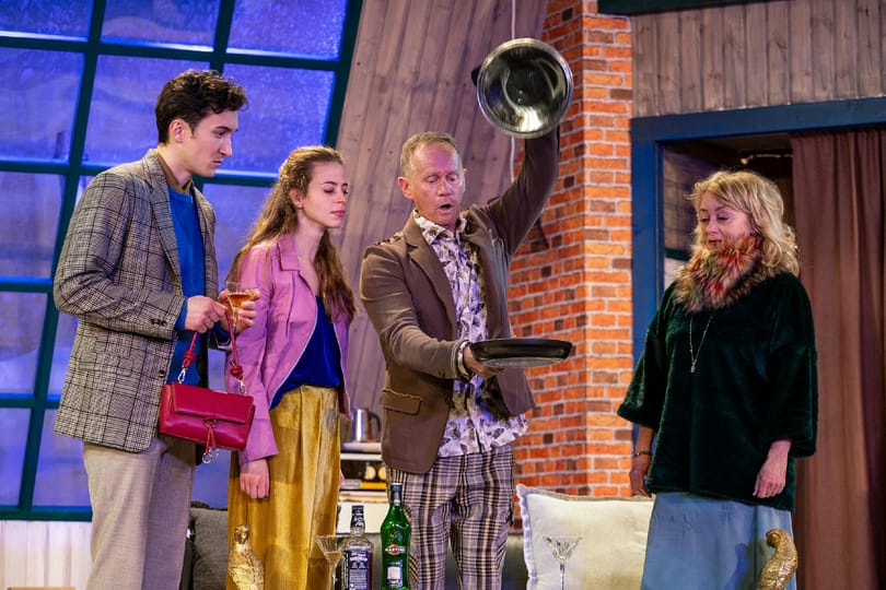 Virtuóz színészi játékkal tálalja Neil Simon darabját a Belvárosi Színház