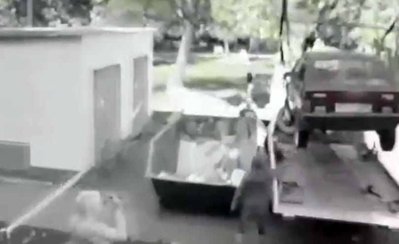 Így kell elegánsan, de keményen megleckéztetni egy tilosban parkoló autóst – videó