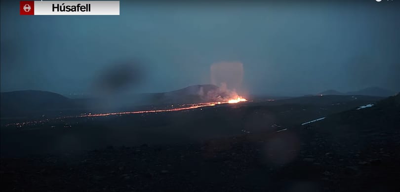 Újabb vulkánkitörés Izlandon: Élő videóban nézheti, ahogy fölbugyog a láva a Reykjanes-félszigeten