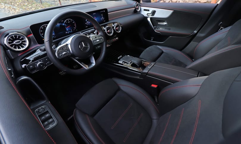A Mercedes nyugdíjba küldi a kéziváltókat