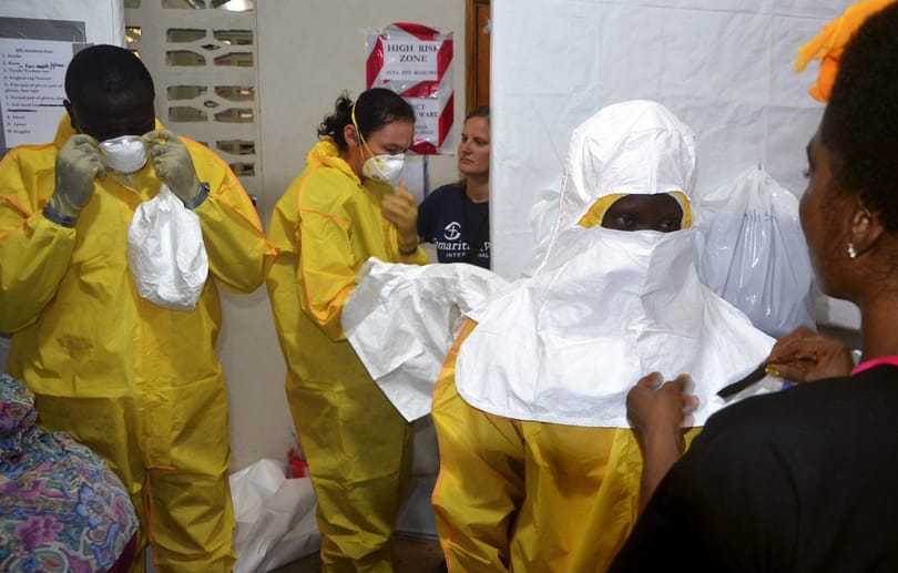 Ebola-pánik Londonban: összeesett a reptéren, majd meghalt egy utas