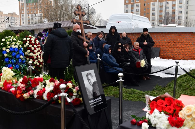 A Terminátor zenéjére temették el Alekszej Navalnijt – videó