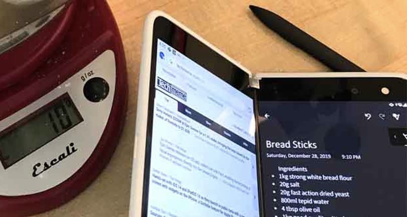 Jön a Microsoft androidos telefonja: újabb képek kerültek elő a Surface Duóról