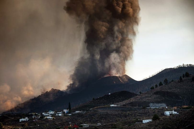 Még egy kráter nyílt meg La Palma vulkánján és már ez is okádja a lávát