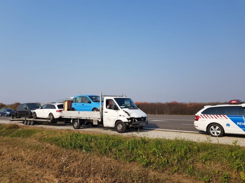 Túlpakolt trélert fogtak a rendőrök Szolnoknál