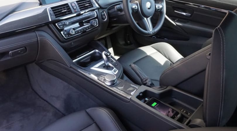 Van egy kis gond az új iPhone-nal, ha egy BMW-ben töltik