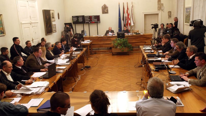 Döntéseket próbál hozni az esztergomi közgyűlés