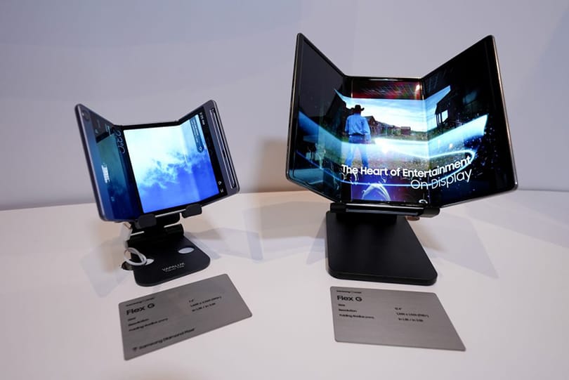 Bombameglepetéssel készülhet a Samsung, jöhet a duplán hajlítható kijelzős csúcsmobil