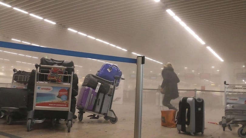 Azonosították a reptéren robbantó testvérpárt - percről percre