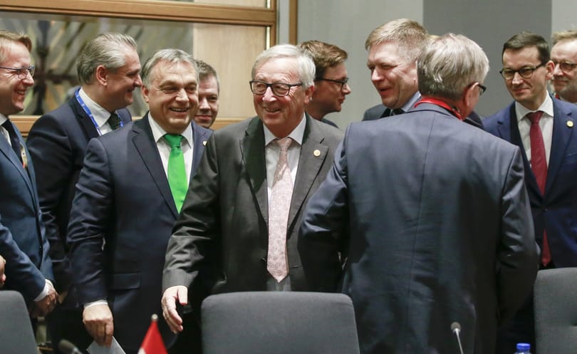 Videóüzenetekkel menekül a sajtó elől Orbán Viktor