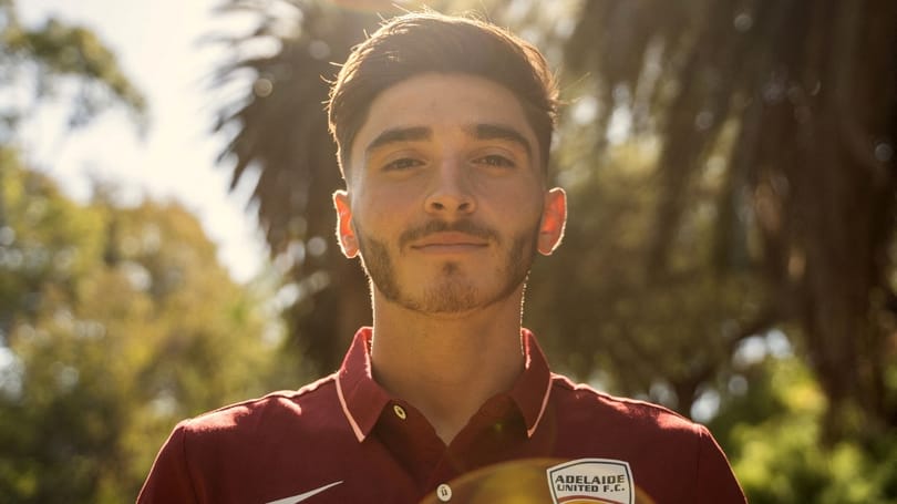 Coming outolt egy ausztrál focista, így ő lett az első nyíltan meleg profi játékos a világon