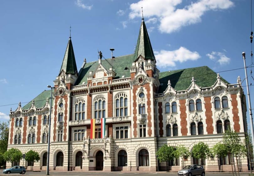 Pályázat nélkül betonozott be öt évre új cégvezetőket a DK-vezette újpesti önkormányzat