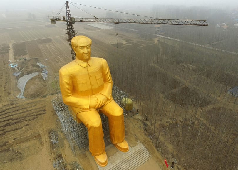 Fotók: gigantikus Mao-szobor őrzi a kínai pusztát