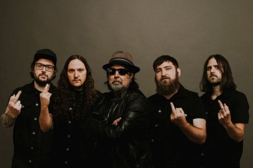 Alsóörsre jön a Motörhead gitárosa