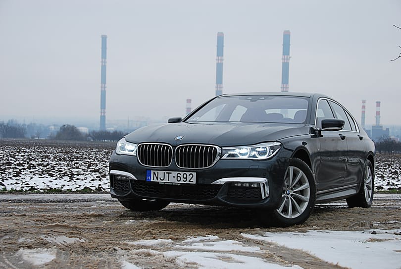 BMW 7-es sorozat teszt: de mi jöhet még, megeteti a kutyát?