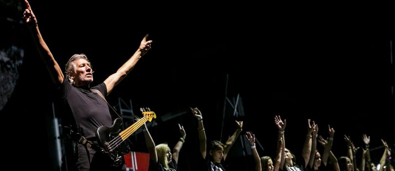 A világ populista vezetői Budapesten is megkapják a magukét a Pink Floyd gitárosától
