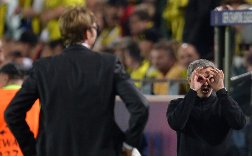 Fotó: a bírót gúnyolta Mourinho, miközben verték a csapatát
