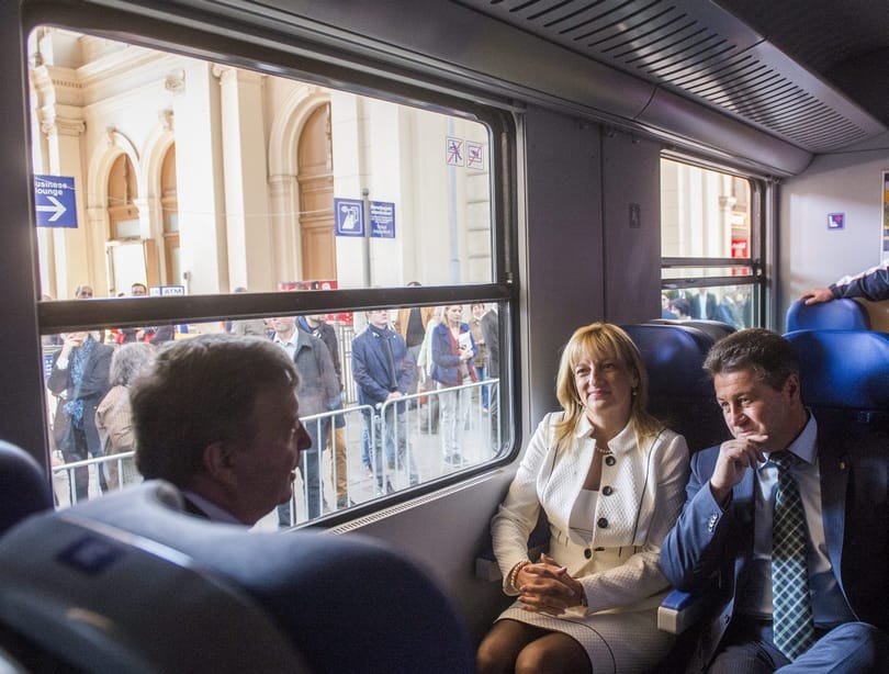 Százmilliókkal emelhetik a MÁV vezetőinek fizetését