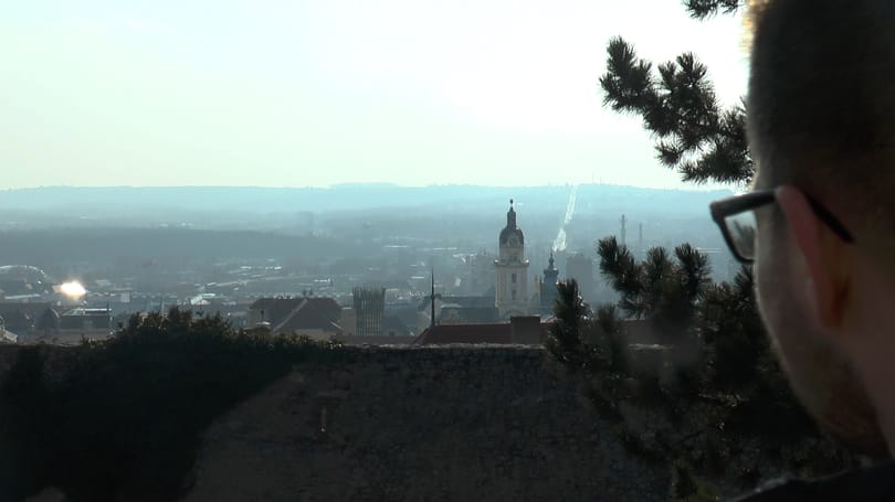 Egy város, ahol mindenki azt hiszi, legyőzheti a Fideszt – videó