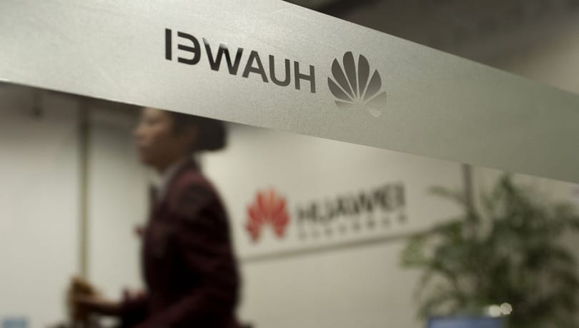 A Huawei a DHL-lel szállíttat