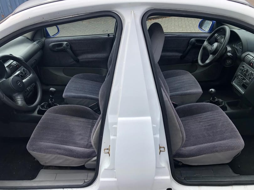 Eladó egy kétfejű Opel Corsa