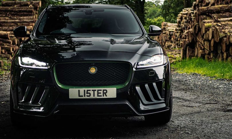 Katapultként lő ki a 675 lóerős új Jaguar divatterepjáró