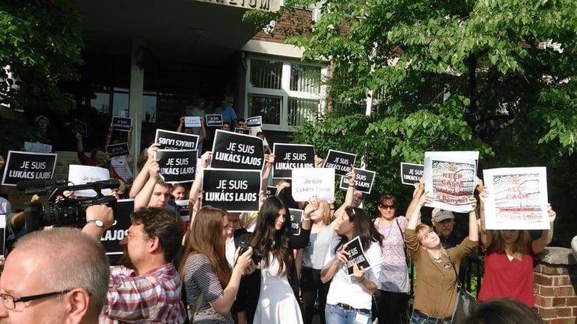 22 év után leváltotta a Klik az igazgatót, majd visszahívta helyettesnek