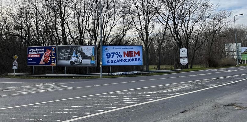 Máris itt vannak a propagandaplakátok, amelyek már a nemzeti konzultáció eredményére hivatkoznak