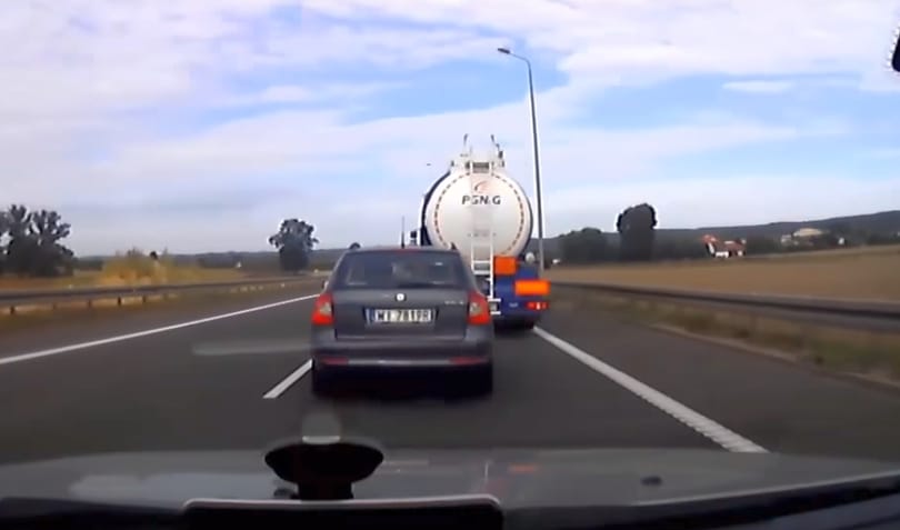 Csak a reflexe mentette meg ennek az autósnak az életét – videó