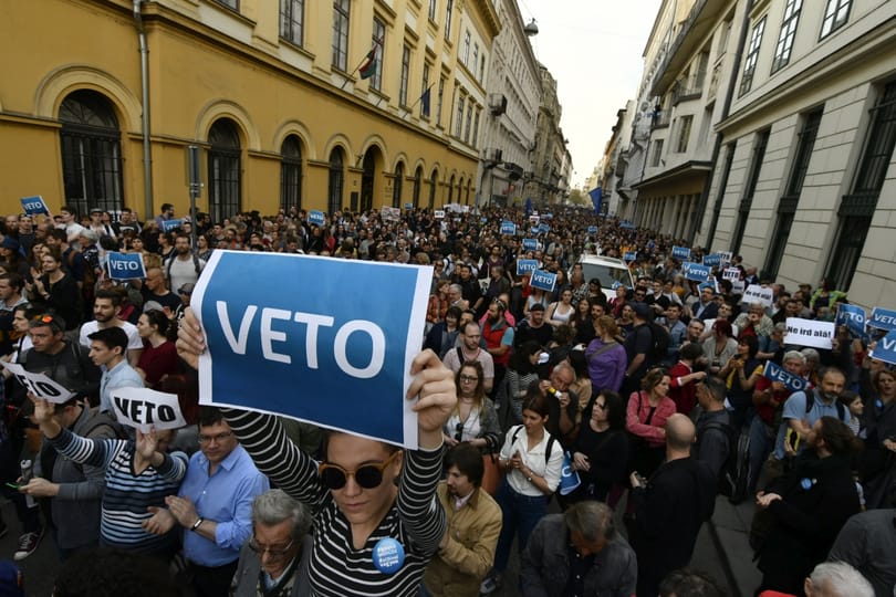 „Megmagyarázhatatlan gyorsított eljárás”: kölcseys tanárok is tiltakoznak a lex CEU ellen